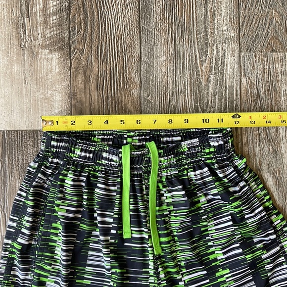 NIKE Boys Dri-FIT Fly Abstract-Print
Shorts, ACTION GREEN/MULTI , XL - Picture 7 of 8
